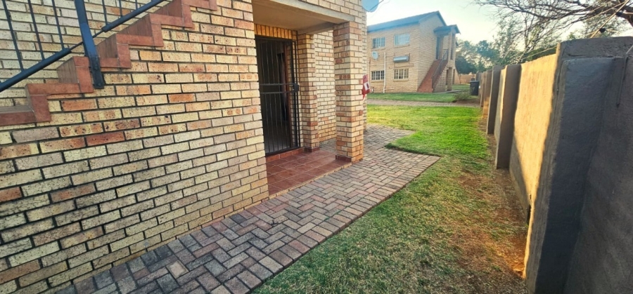 To Let 2 Bedroom Property for Rent in Waterval East North West